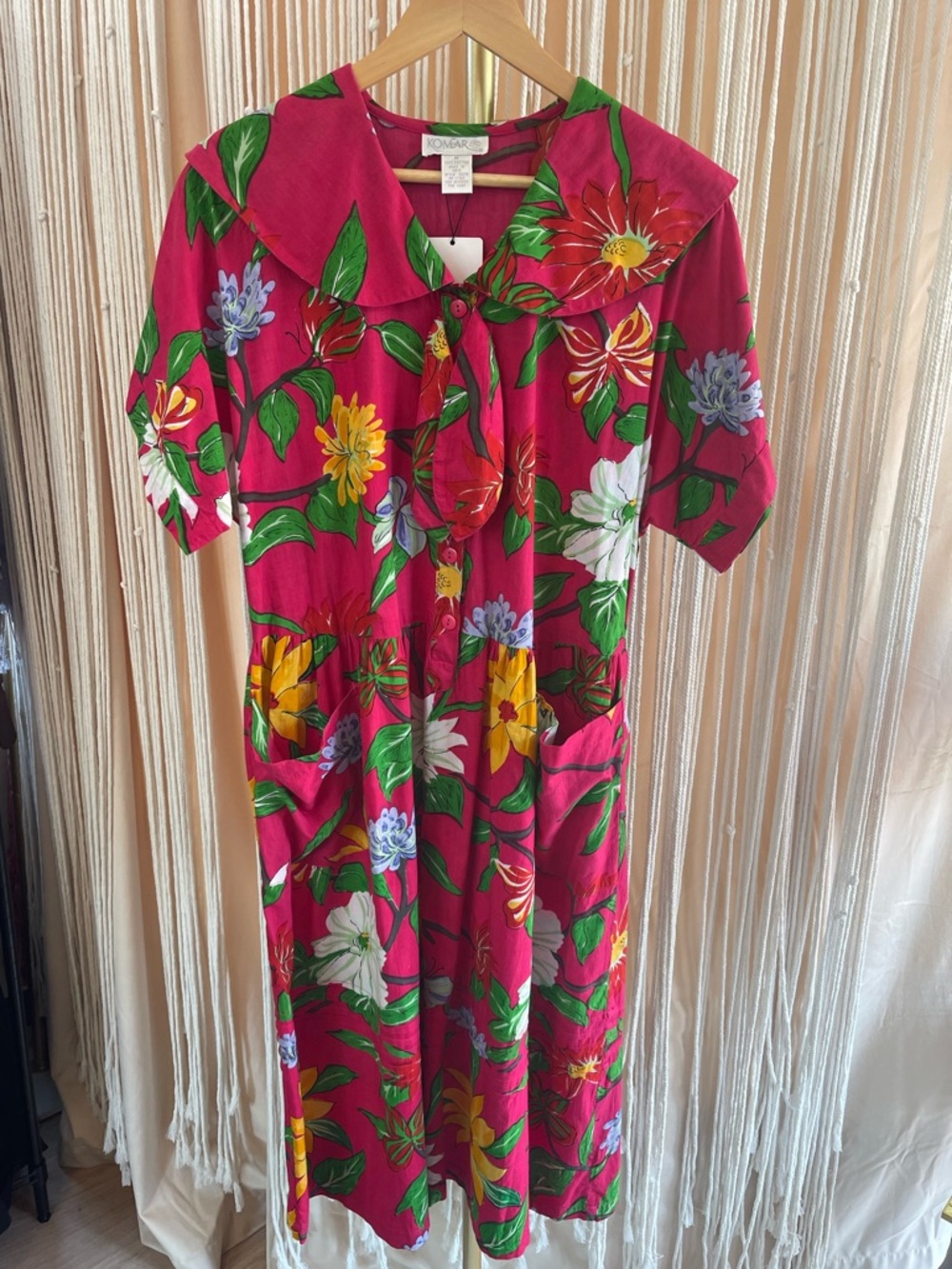 Vintage bright pink dress w/  floral print & Peter Pan collar & front pockets - Picture 7 of 9